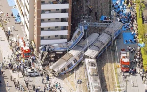 Thảm họa tàu trật bánh tại Amagasaki: 107 người chết, 562 người bị thương do sai lầm nghiêm trọng