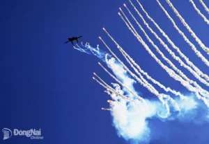 Màn Thả Bẫy Nhiệt Ấn Tượng Của Tiêm Kích Su-30MK2 Tại Đại Lễ 30/4